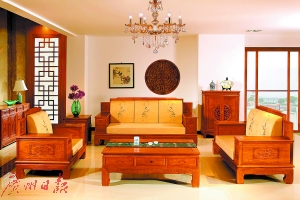 传统的红木家具，恨不得一天一个价。