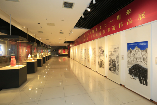四川司法行政献礼新中国成立70周年书画摄影非遗作品展亮相京城